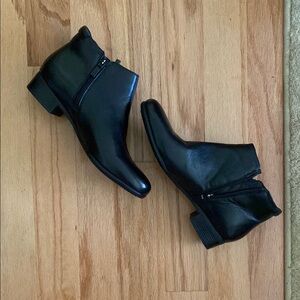 Trotters Classic Black Ankle Boots